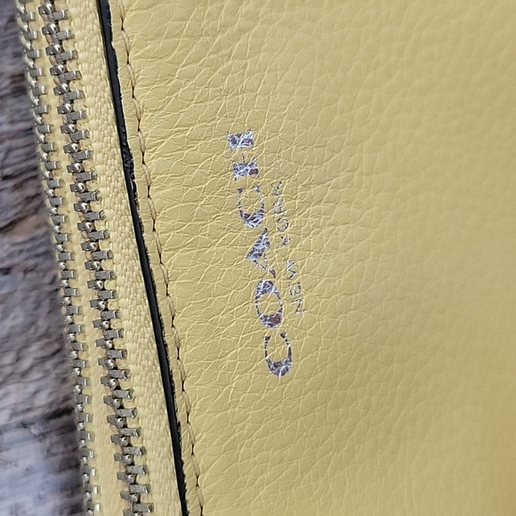 Coach - Picture 3 of 10